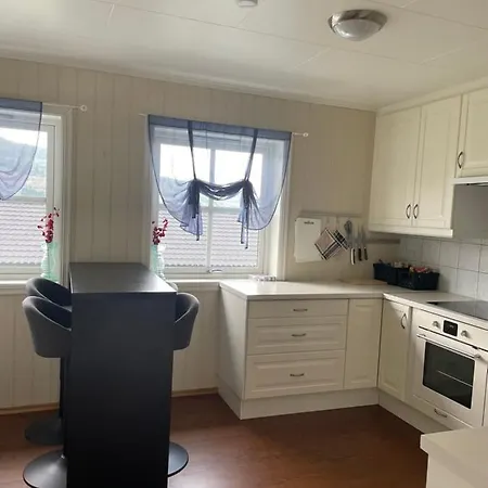 Flott Stor Leilighet Pa Lundamo Apartment *